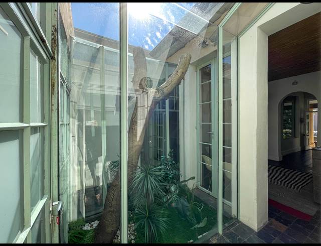 300M² BUILDING FOR SALE IN TAMBOERSKLOOF